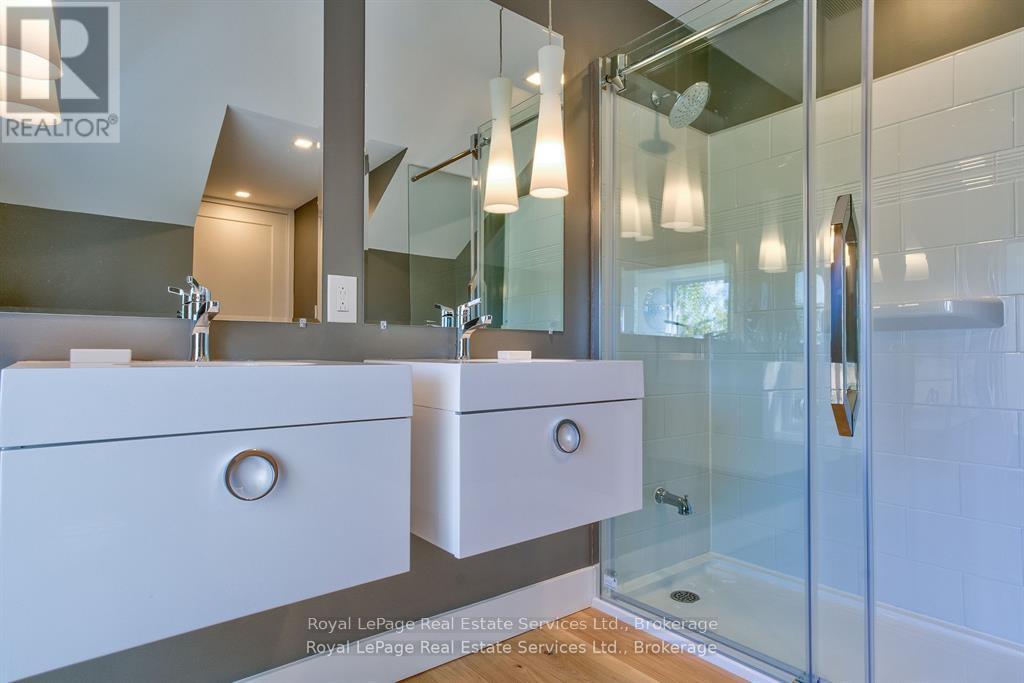 












1748 CENTRE ROAD

,
Hamilton (Carlisle),




Ontario
L8N2Z7

