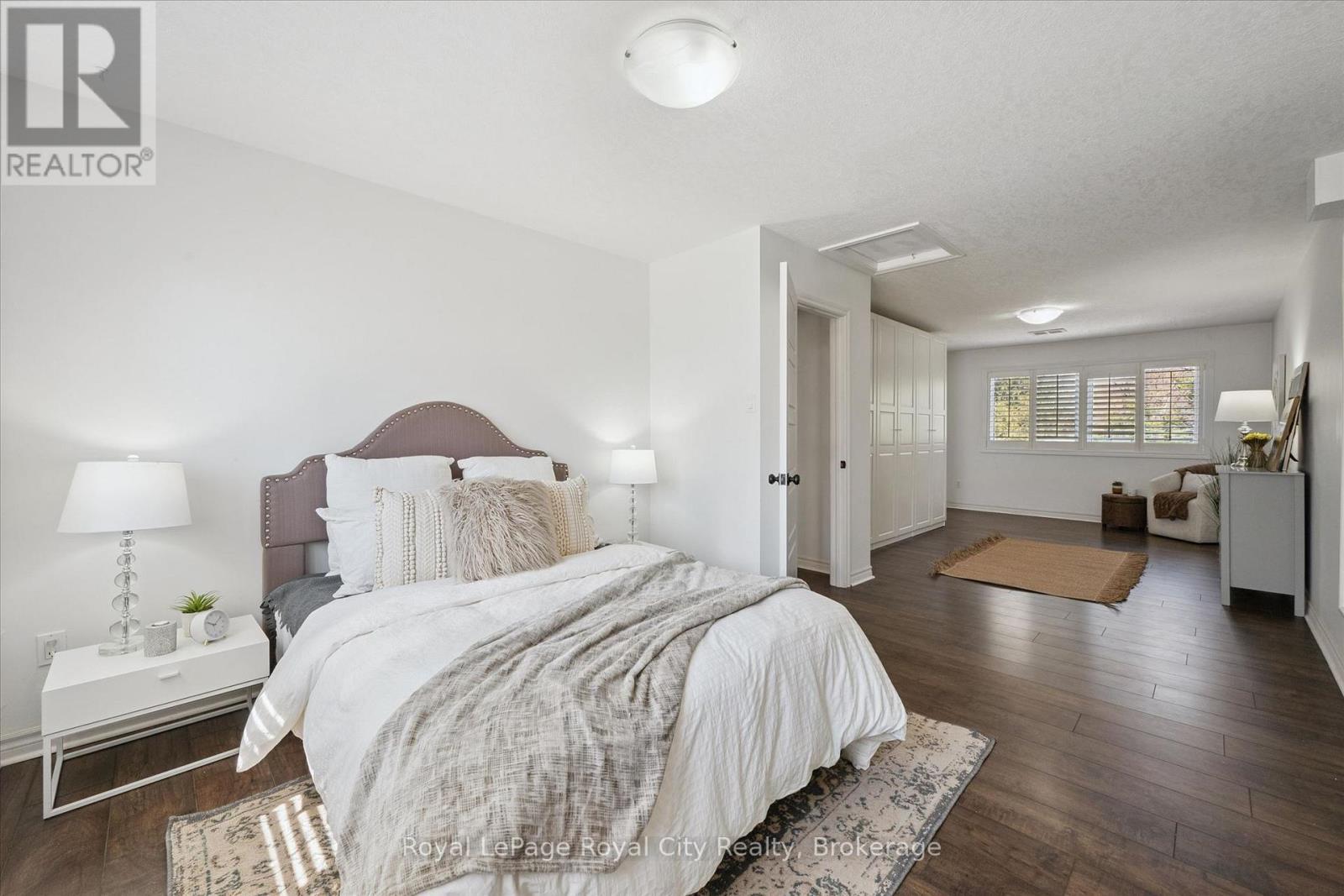 












21 - 295 WATER STREET

,
Guelph (Dovercliffe Park/Old University),




Ontario
N1G2X5

