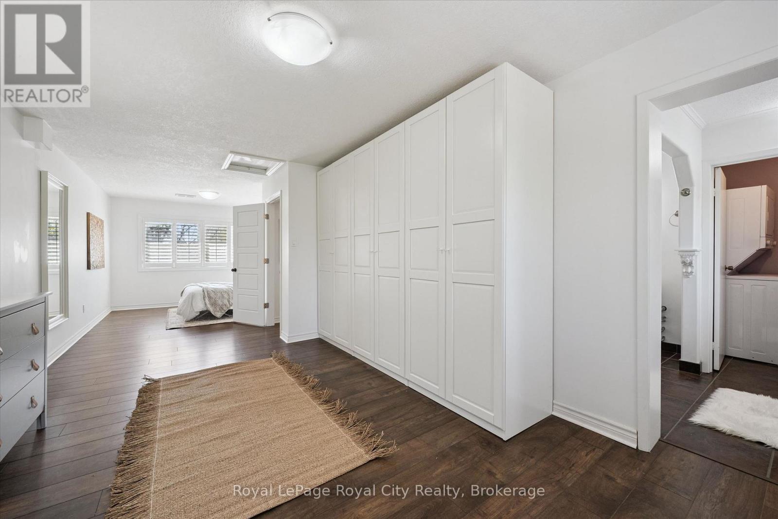 












21 - 295 WATER STREET

,
Guelph (Dovercliffe Park/Old University),




Ontario
N1G2X5

