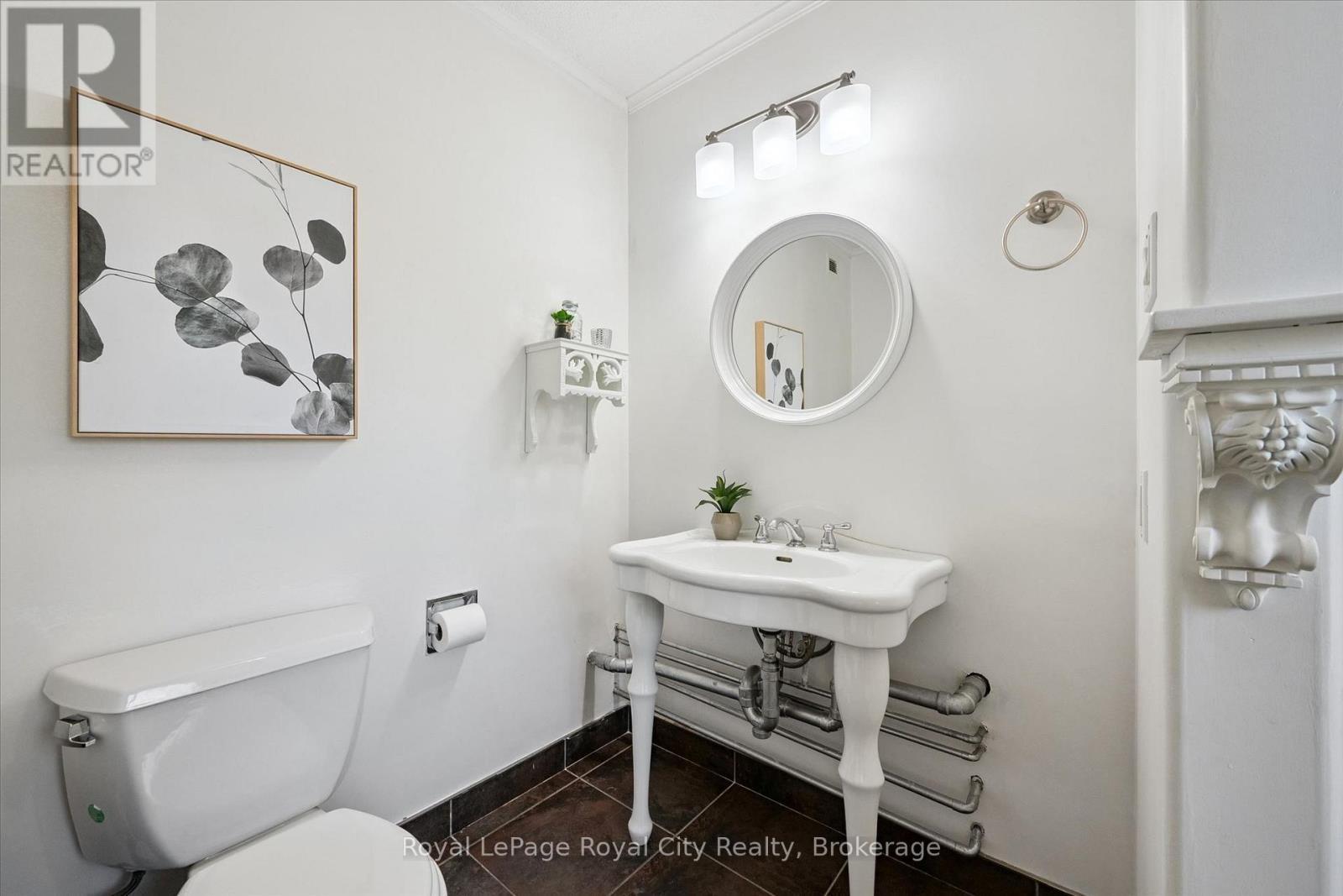 












21 - 295 WATER STREET

,
Guelph (Dovercliffe Park/Old University),




Ontario
N1G2X5

