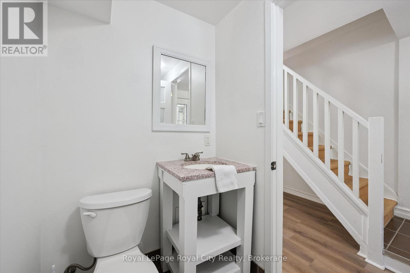 












21 - 295 WATER STREET

,
Guelph (Dovercliffe Park/Old University),




Ontario
N1G2X5

