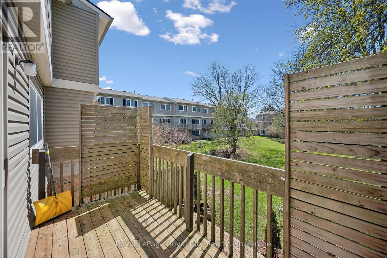 












21 - 295 WATER STREET

,
Guelph (Dovercliffe Park/Old University),




Ontario
N1G2X5

