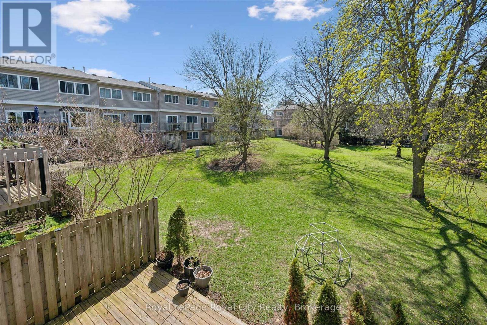 












21 - 295 WATER STREET

,
Guelph (Dovercliffe Park/Old University),




Ontario
N1G2X5

