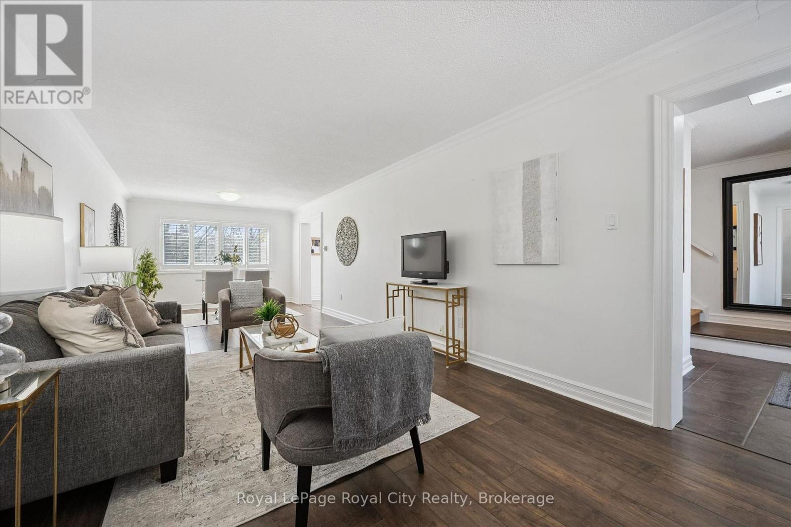 












21 - 295 WATER STREET

,
Guelph (Dovercliffe Park/Old University),




Ontario
N1G2X5

