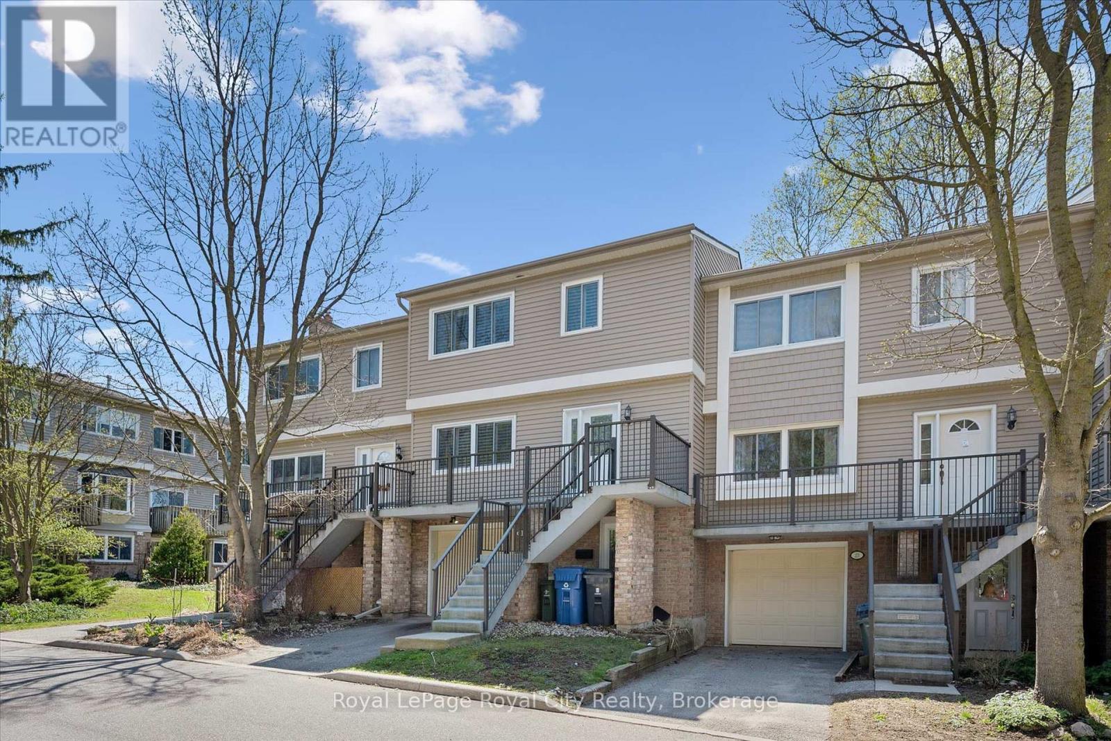 












21 - 295 WATER STREET

,
Guelph (Dovercliffe Park/Old University),




Ontario
N1G2X5

