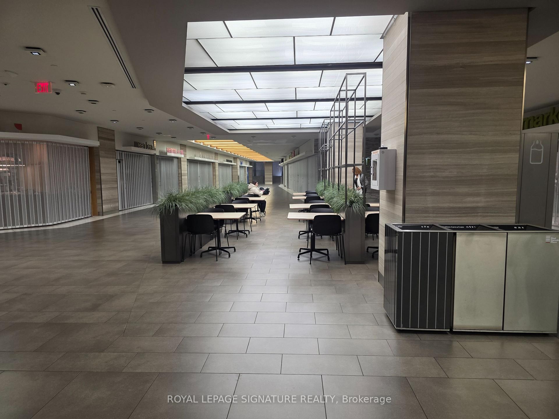 









100


King

Street West,
Toronto,




ON
M5X 1A9

