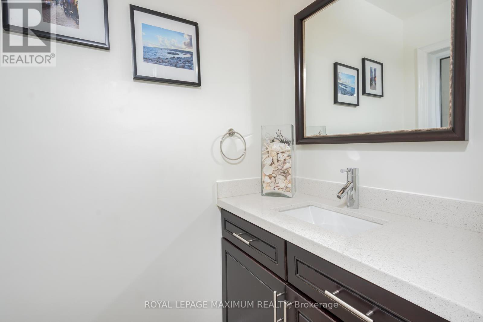












55 ASHMOUNT CRESCENT

,
Toronto,




Ontario
M9R1C9

