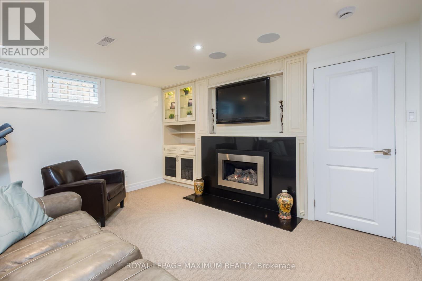 












55 ASHMOUNT CRESCENT

,
Toronto,




Ontario
M9R1C9

