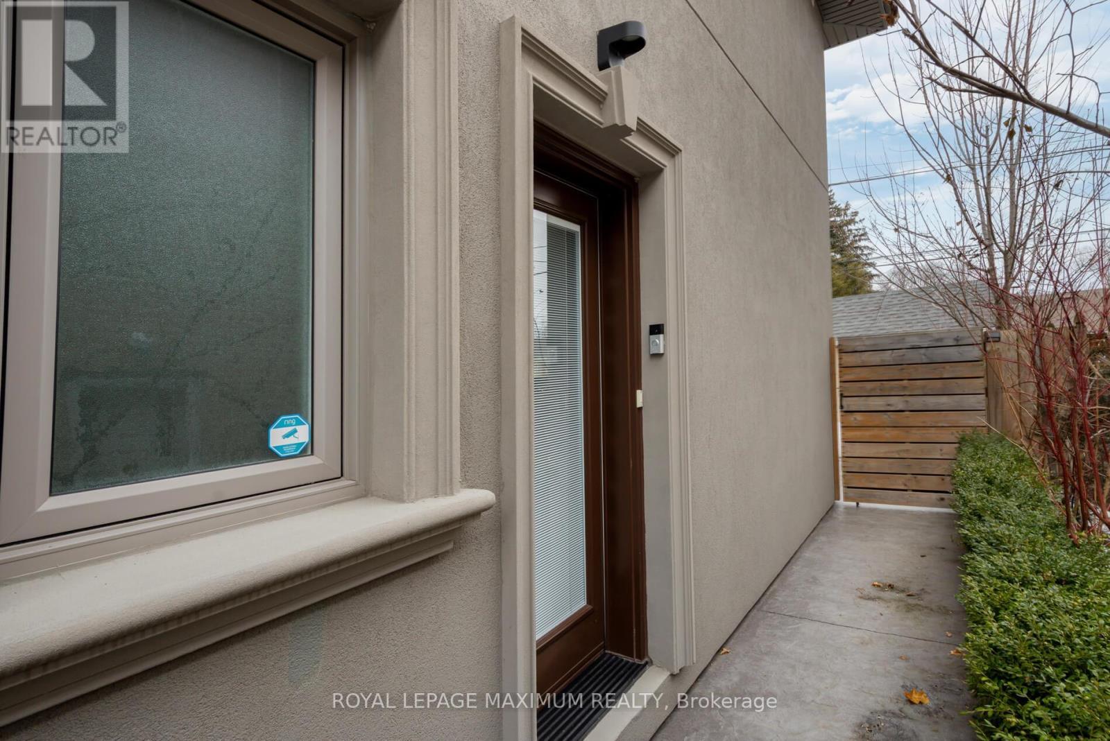 












55 ASHMOUNT CRESCENT

,
Toronto,




Ontario
M9R1C9

