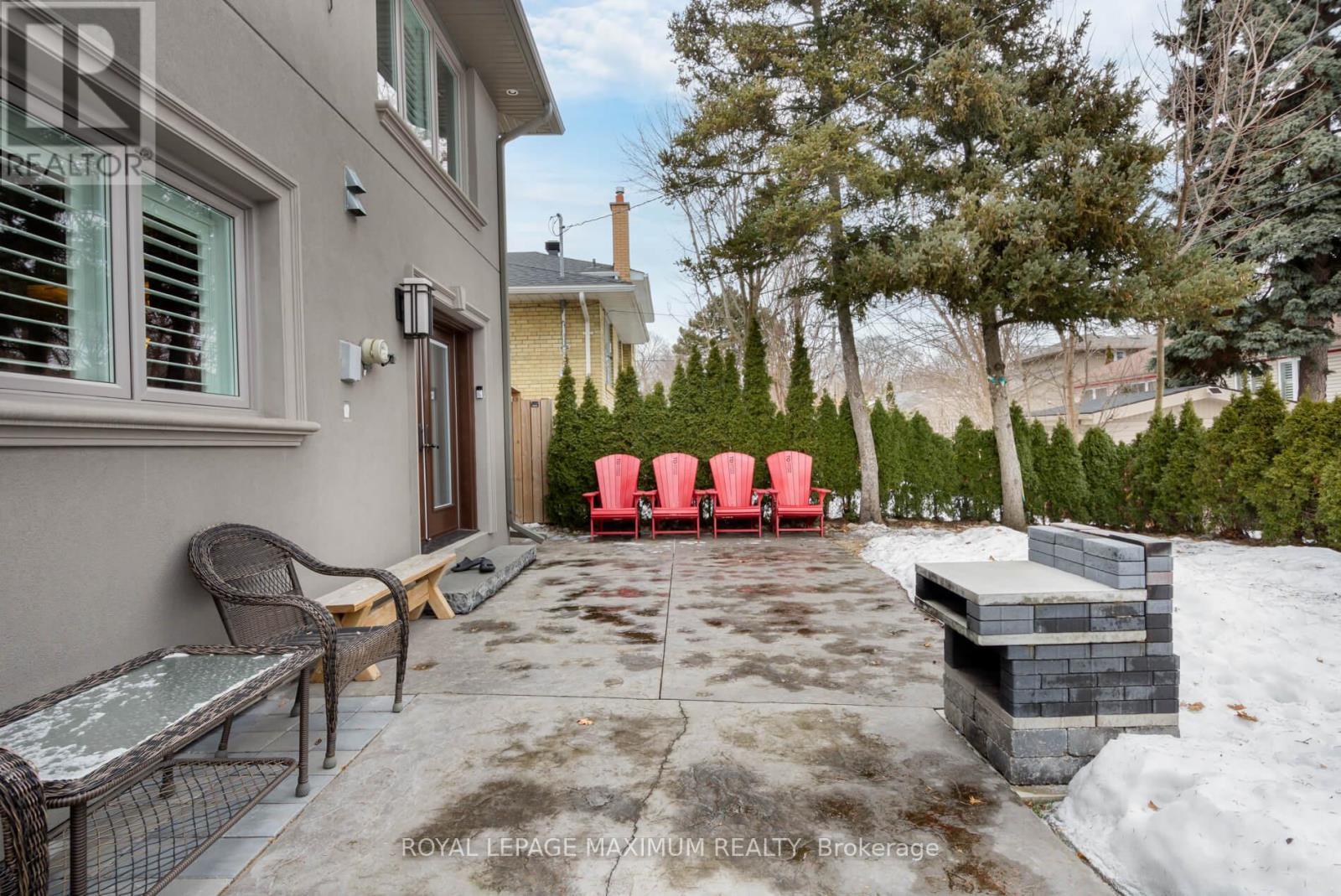 












55 ASHMOUNT CRESCENT

,
Toronto,




Ontario
M9R1C9

