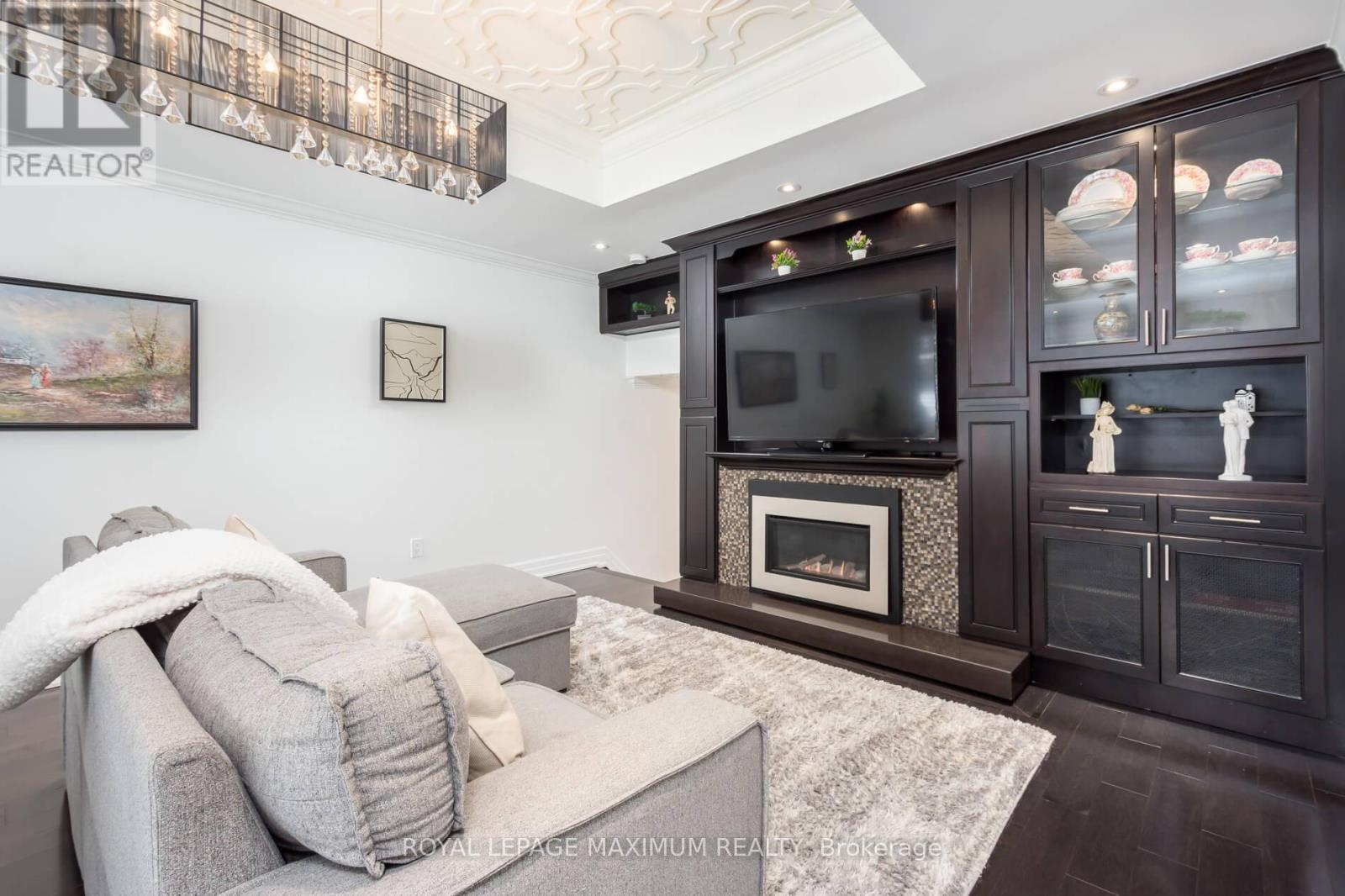 












55 ASHMOUNT CRESCENT

,
Toronto,




Ontario
M9R1C9

