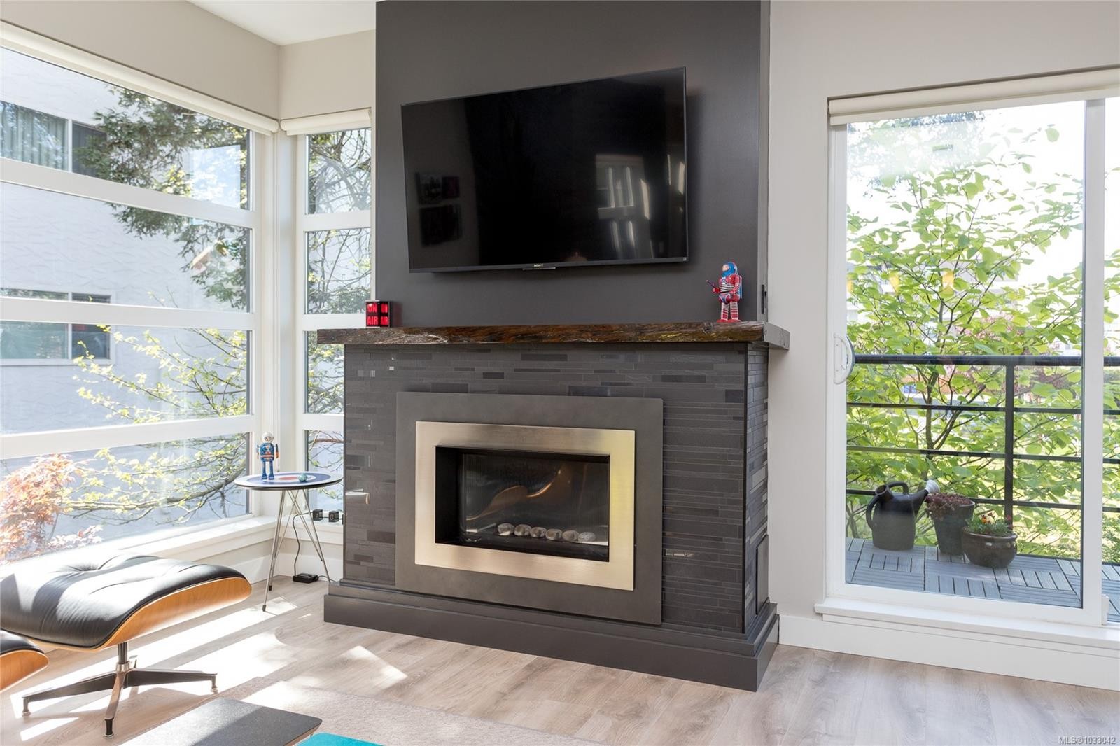 









1137


Meares

St, #5,
Victoria,




BC
V8V 3J9


