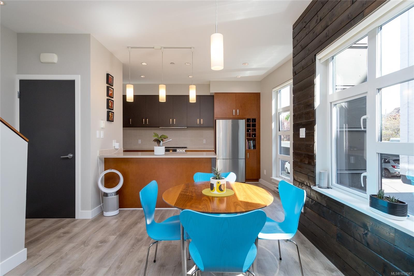 









1137


Meares

St, #5,
Victoria,




BC
V8V 3J9

