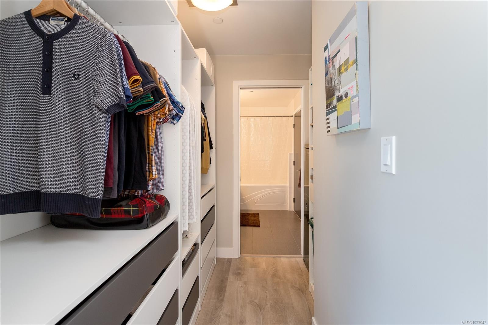 









1137


Meares

St, #5,
Victoria,




BC
V8V 3J9

