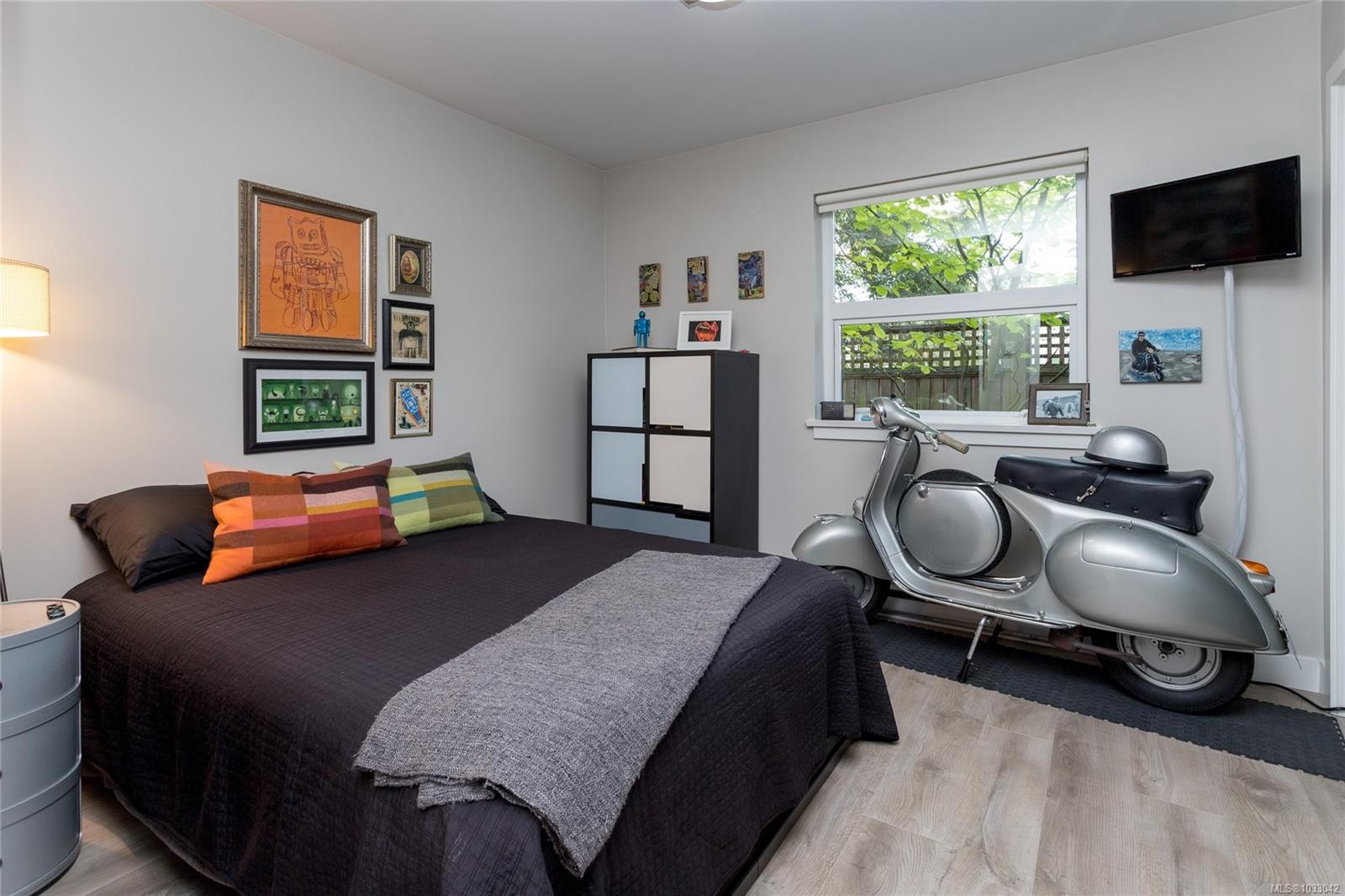 









1137


Meares

St, #5,
Victoria,




BC
V8V 3J9

