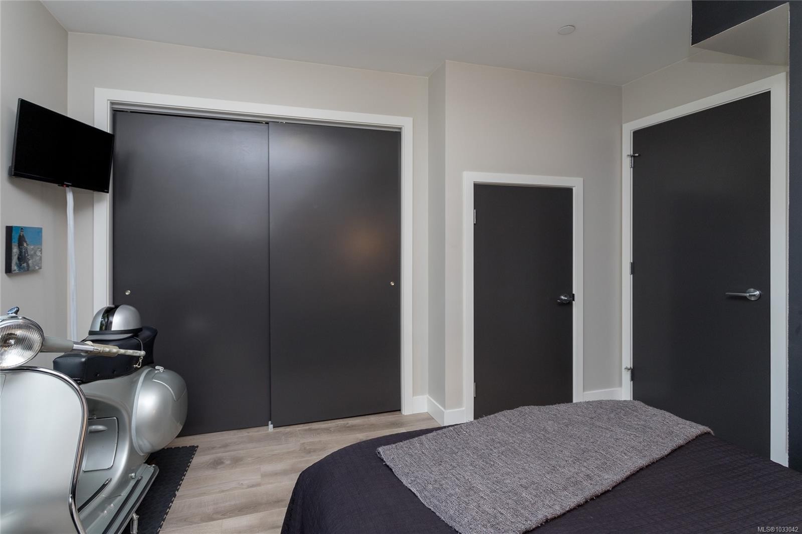 









1137


Meares

St, #5,
Victoria,




BC
V8V 3J9

