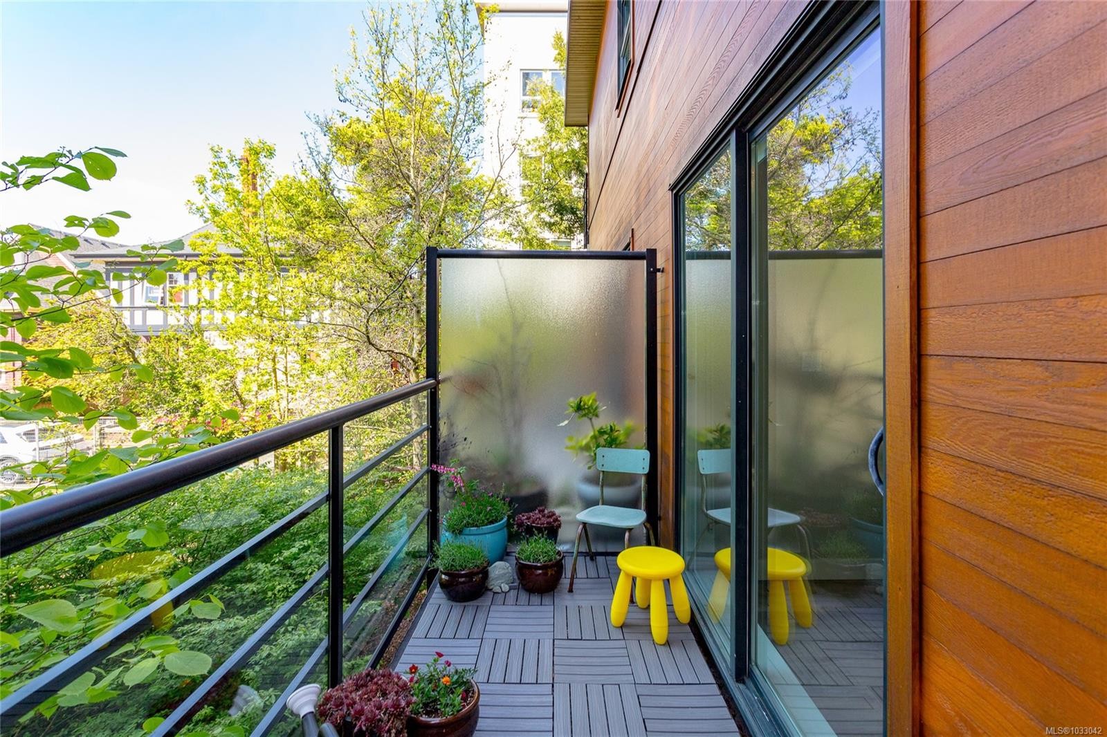 









1137


Meares

St, #5,
Victoria,




BC
V8V 3J9

