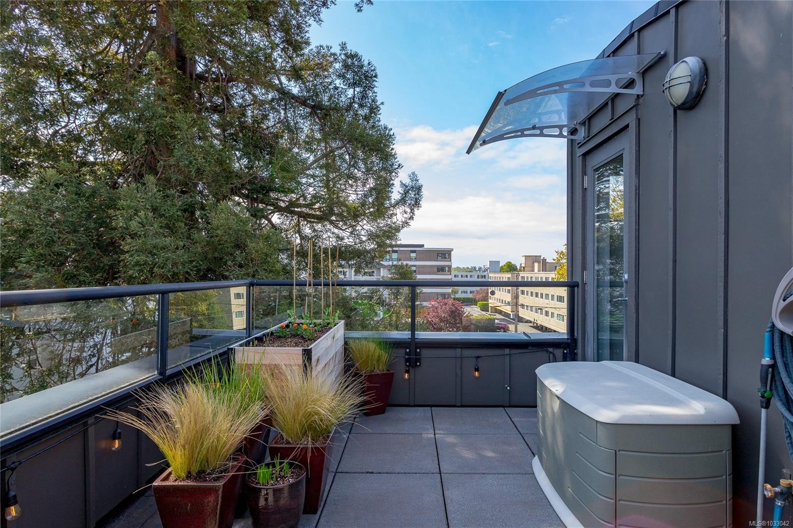 









1137


Meares

St, #5,
Victoria,




BC
V8V 3J9

