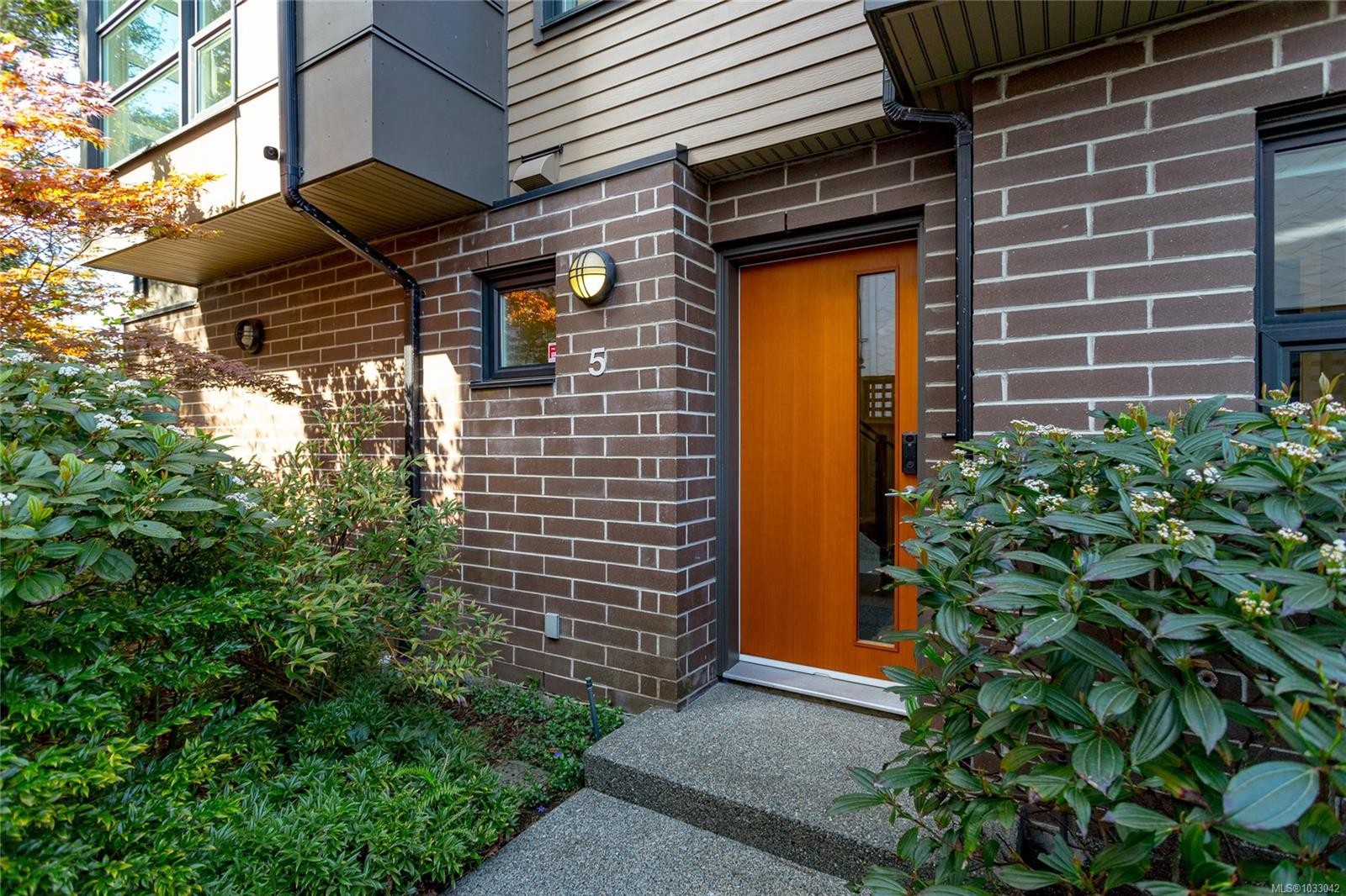 









1137


Meares

St, #5,
Victoria,




BC
V8V 3J9

