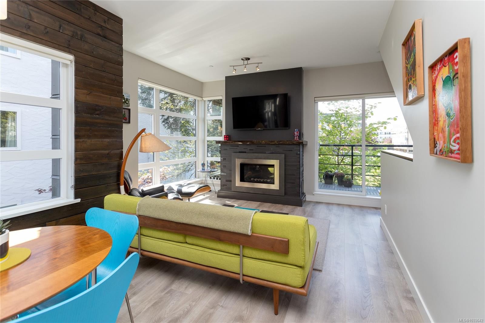 









1137


Meares

St, #5,
Victoria,




BC
V8V 3J9

