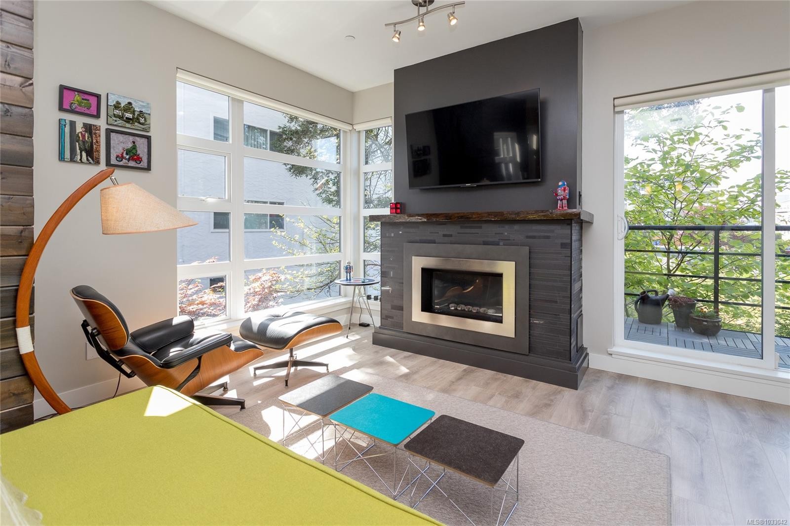 









1137


Meares

St, #5,
Victoria,




BC
V8V 3J9

