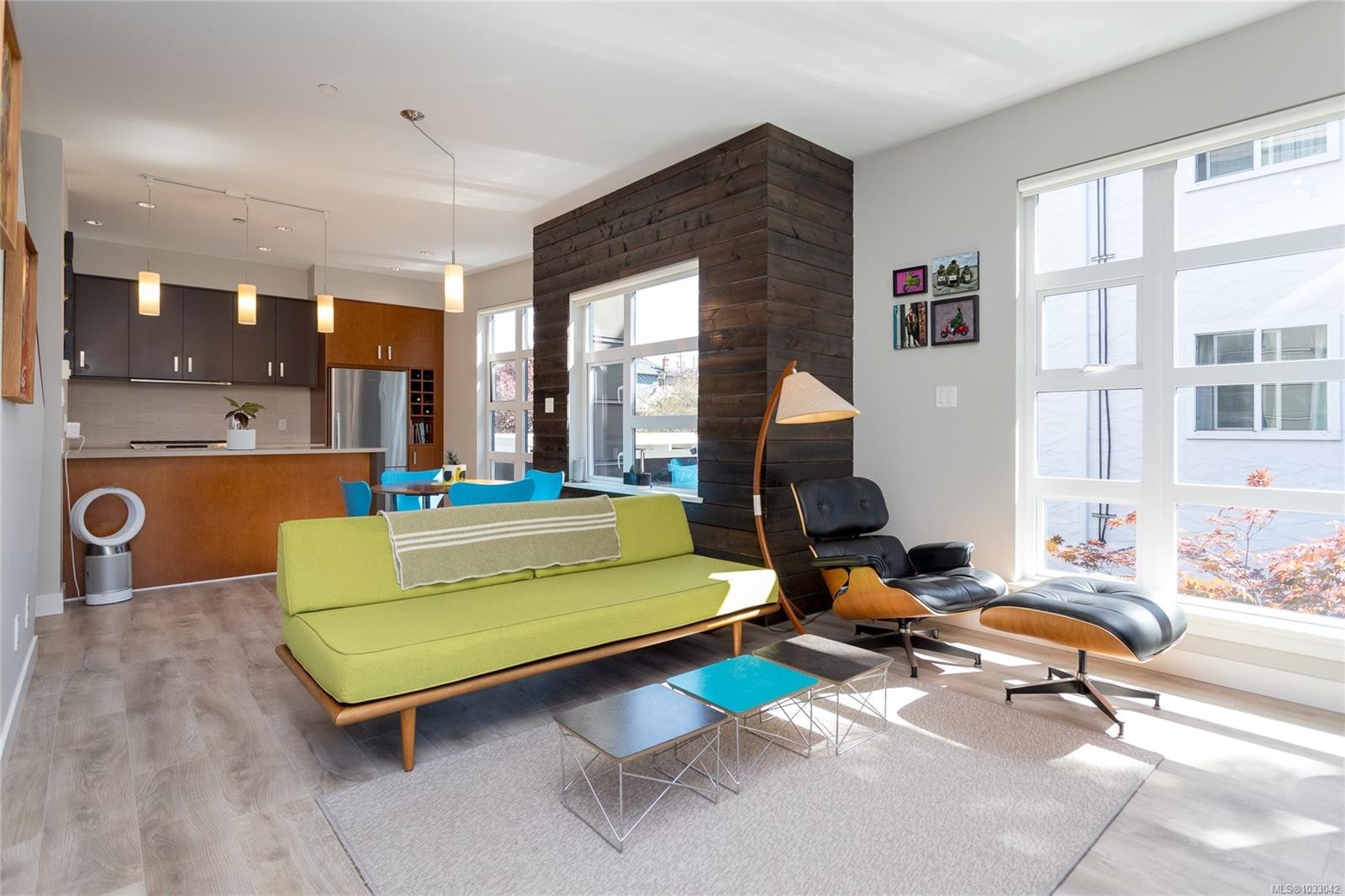 









1137


Meares

St, #5,
Victoria,




BC
V8V 3J9

