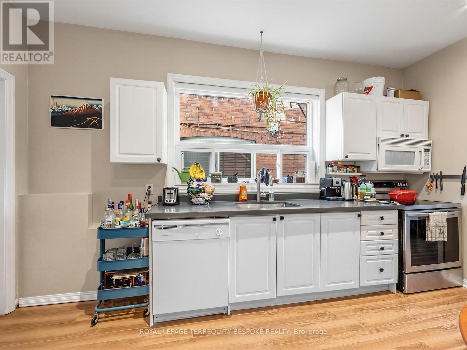 












279 LAUDER AVENUE

,
Toronto,




Ontario
M6E3H5

