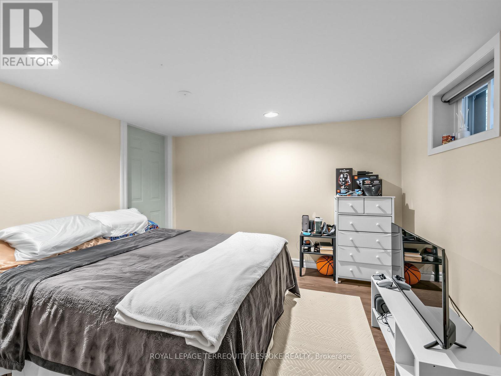 












279 LAUDER AVENUE

,
Toronto,




Ontario
M6E3H5

