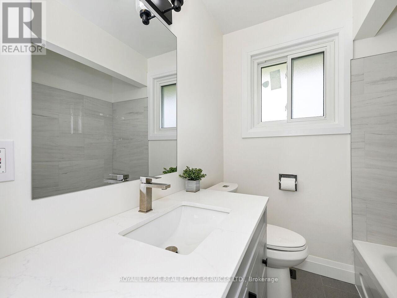 












873 SIXTH STREET

,
Mississauga,




Ontario
L5E1N5


