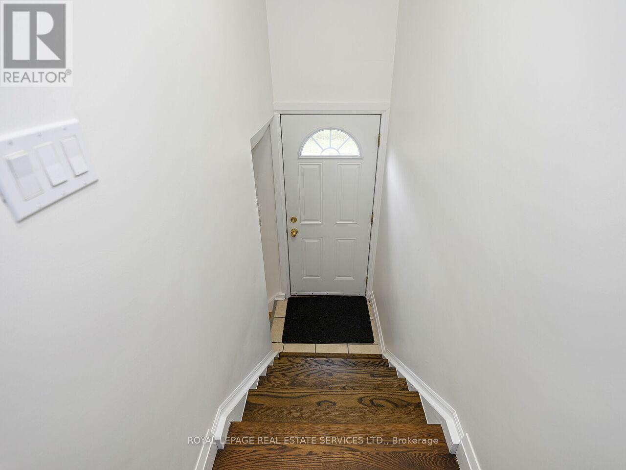 












873 SIXTH STREET

,
Mississauga,




Ontario
L5E1N5

