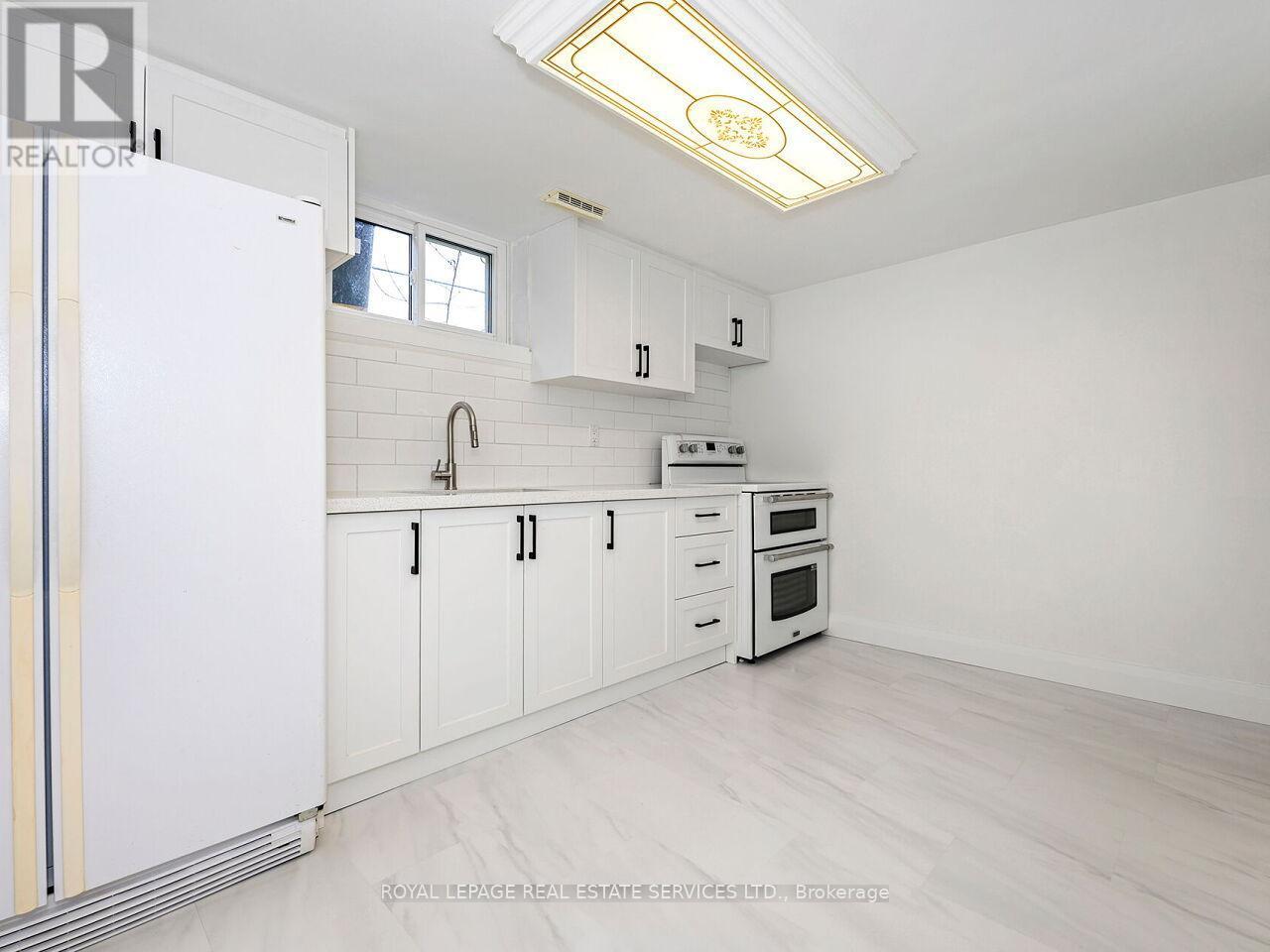 












873 SIXTH STREET

,
Mississauga,




Ontario
L5E1N5

