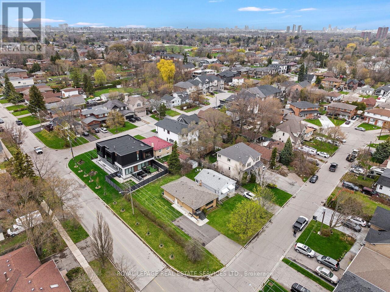 












873 SIXTH STREET

,
Mississauga,




Ontario
L5E1N5

