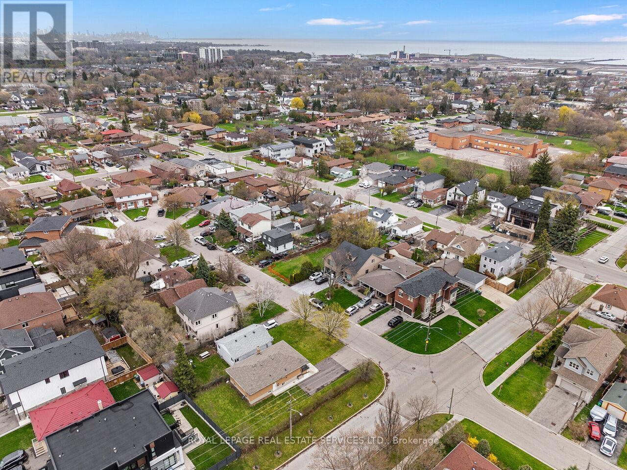 












873 SIXTH STREET

,
Mississauga,




Ontario
L5E1N5

