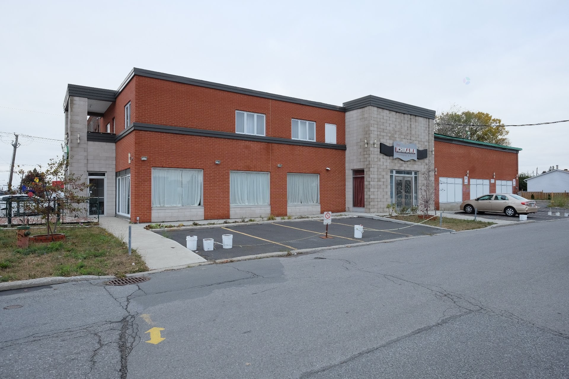 









5558

 - 5564


Grande Allée

,
Longueuil (Saint-Hubert),




QC
J3Y1A8

