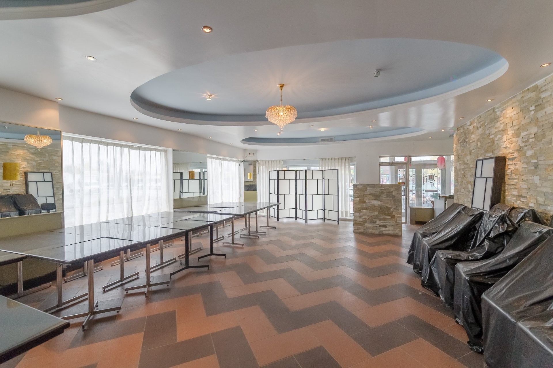 









5558

 - 5564


Grande Allée

,
Longueuil (Saint-Hubert),




QC
J3Y1A8

