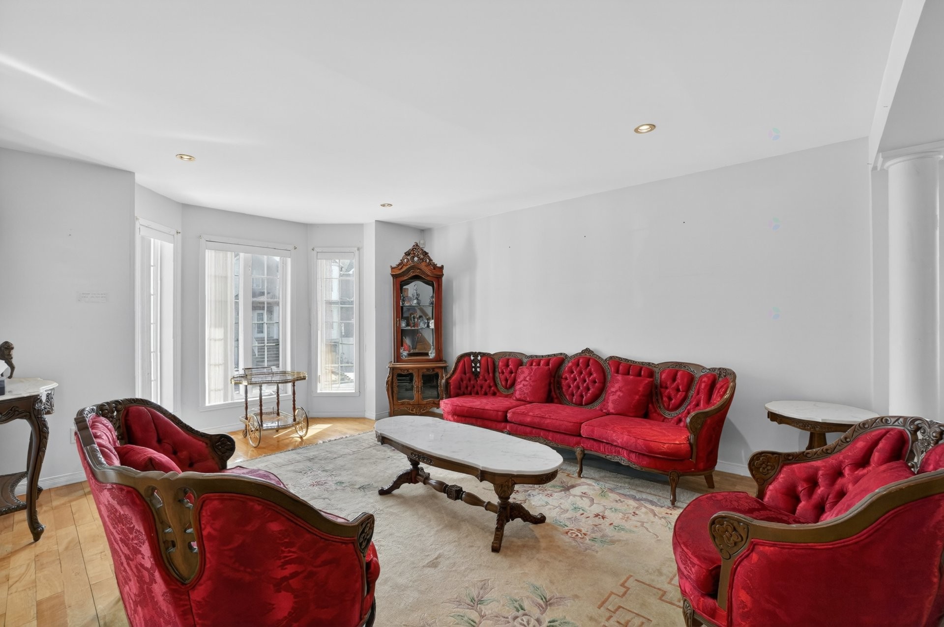 









549


Rue Bisaillon

,
Laval (Sainte-Dorothée),




QC
H7Z3X4

