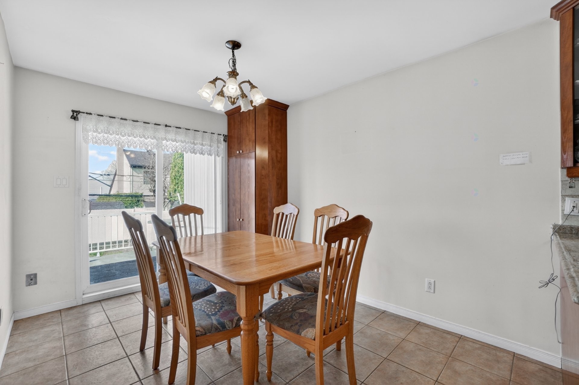 









549


Rue Bisaillon

,
Laval (Sainte-Dorothée),




QC
H7Z3X4


