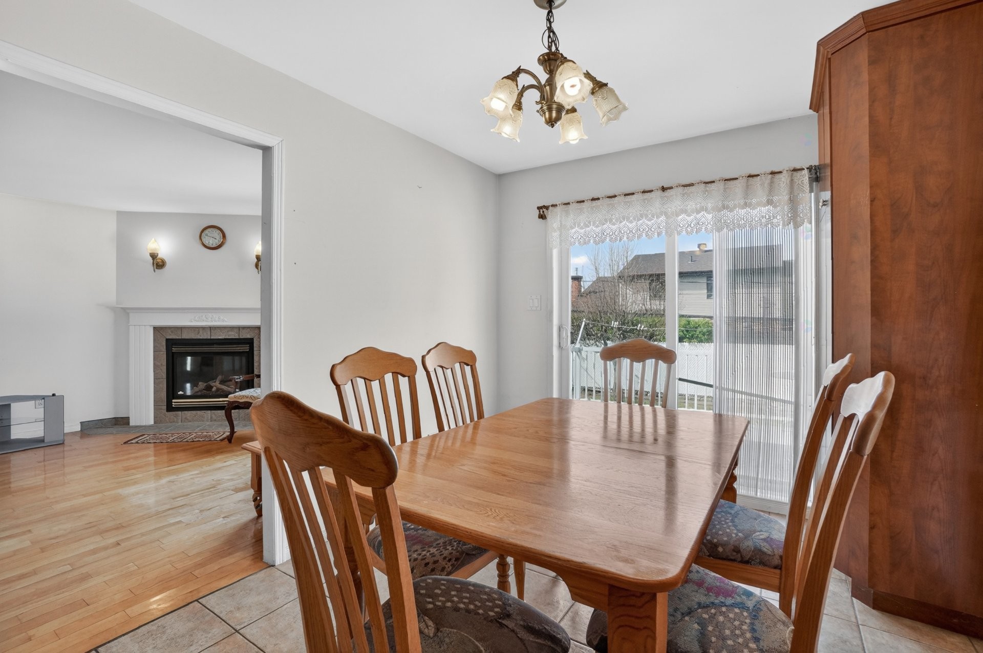 









549


Rue Bisaillon

,
Laval (Sainte-Dorothée),




QC
H7Z3X4

