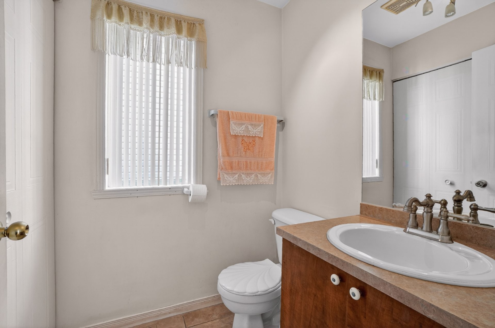 









549


Rue Bisaillon

,
Laval (Sainte-Dorothée),




QC
H7Z3X4

