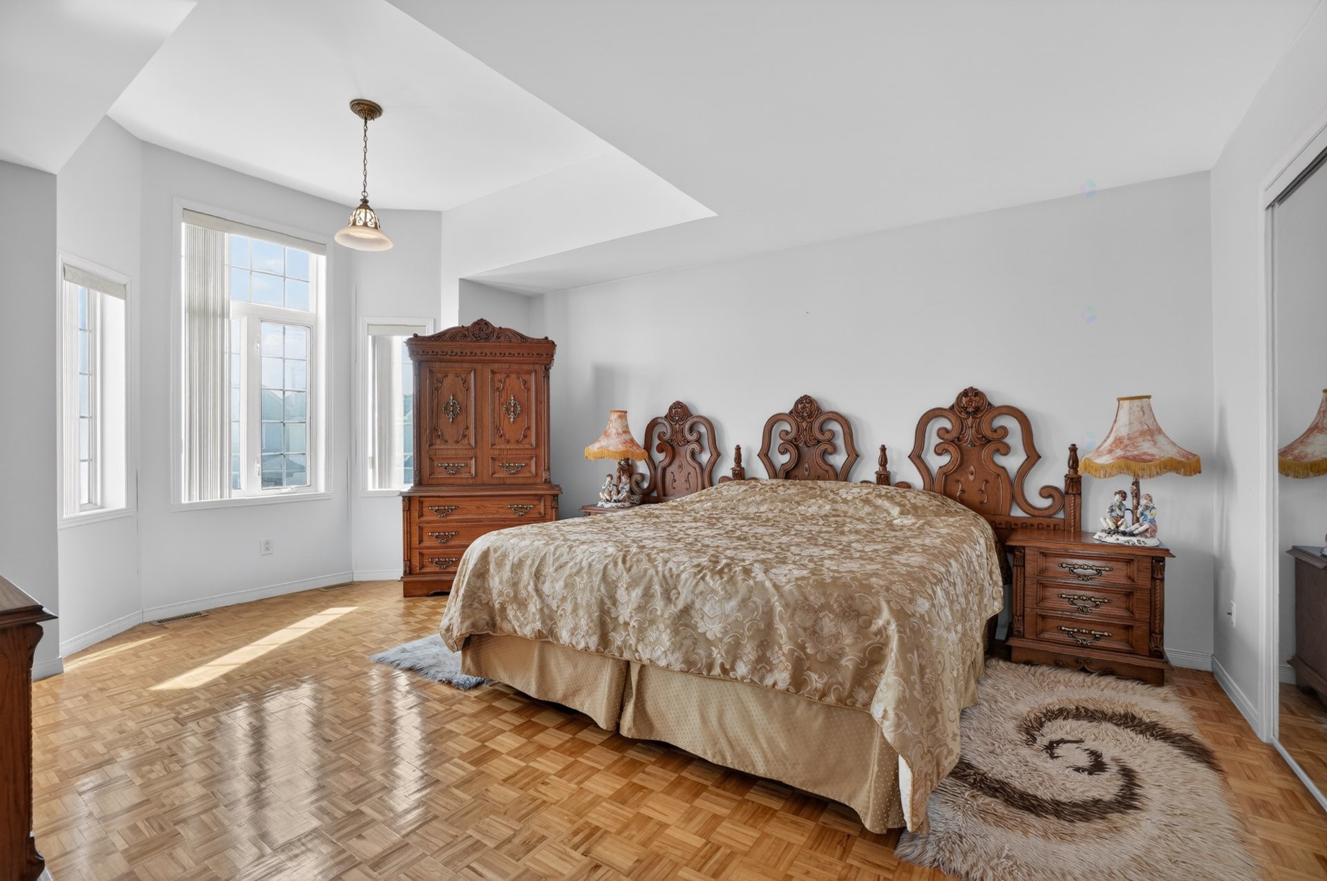 









549


Rue Bisaillon

,
Laval (Sainte-Dorothée),




QC
H7Z3X4


