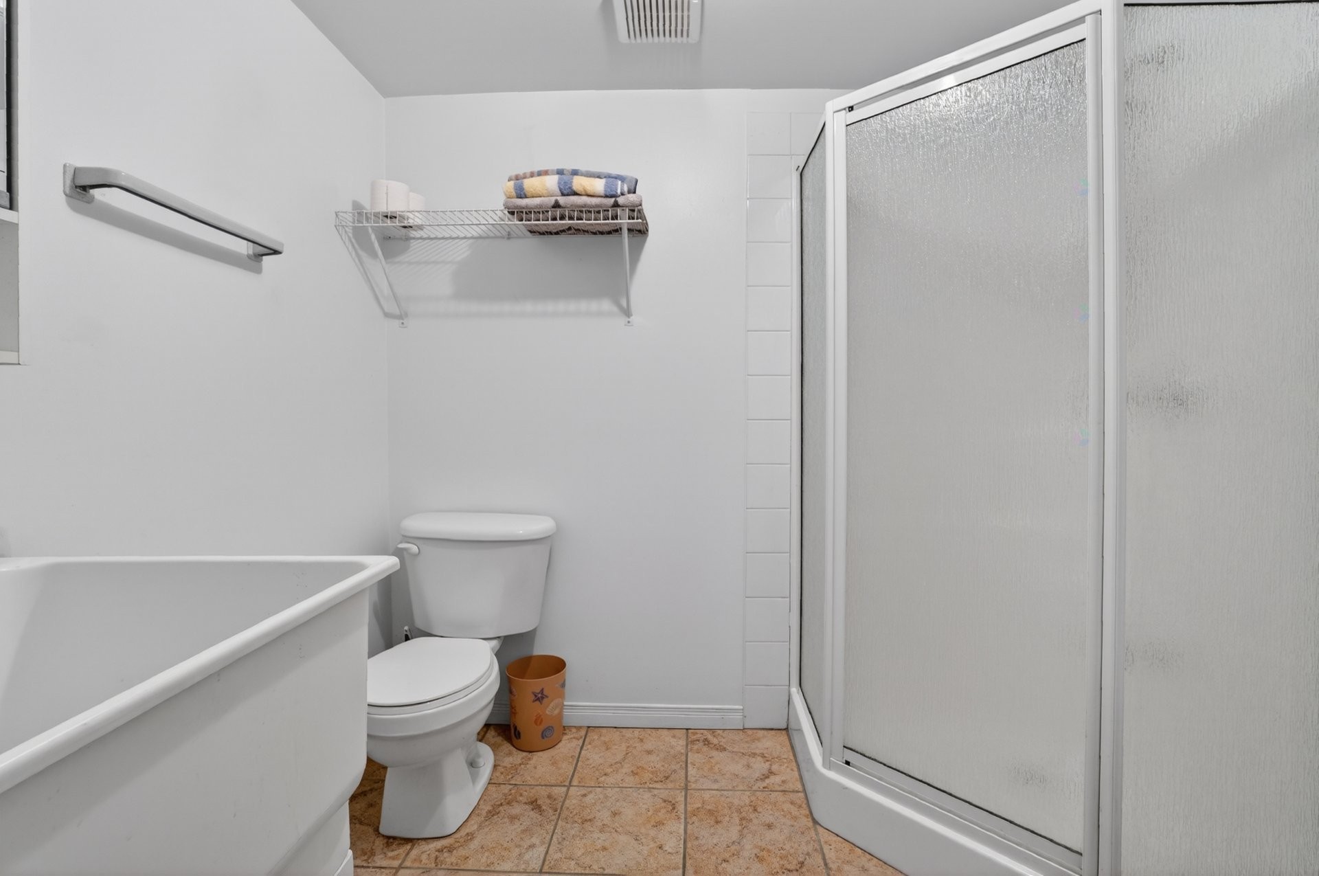 









549


Rue Bisaillon

,
Laval (Sainte-Dorothée),




QC
H7Z3X4

