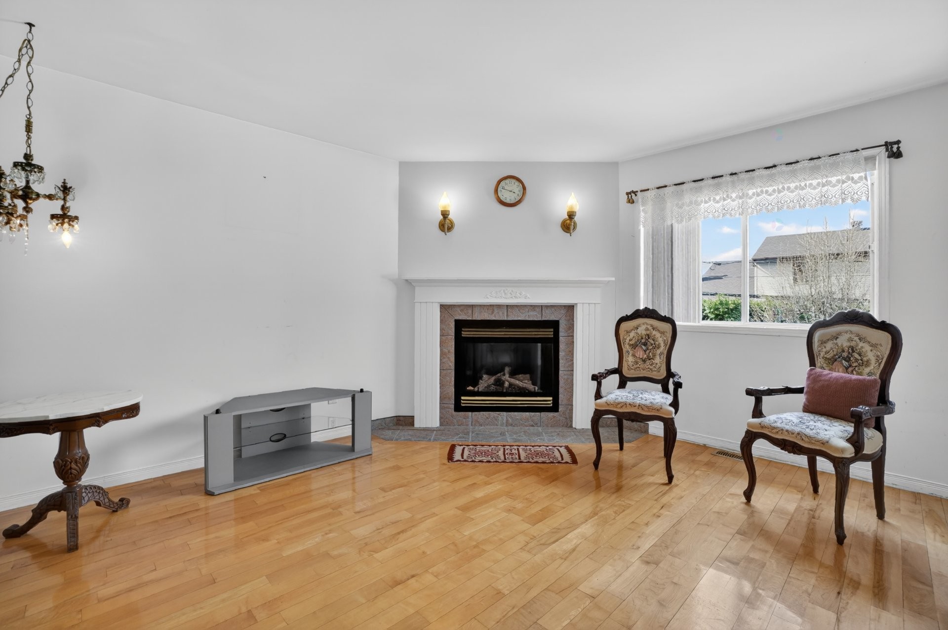 









549


Rue Bisaillon

,
Laval (Sainte-Dorothée),




QC
H7Z3X4

