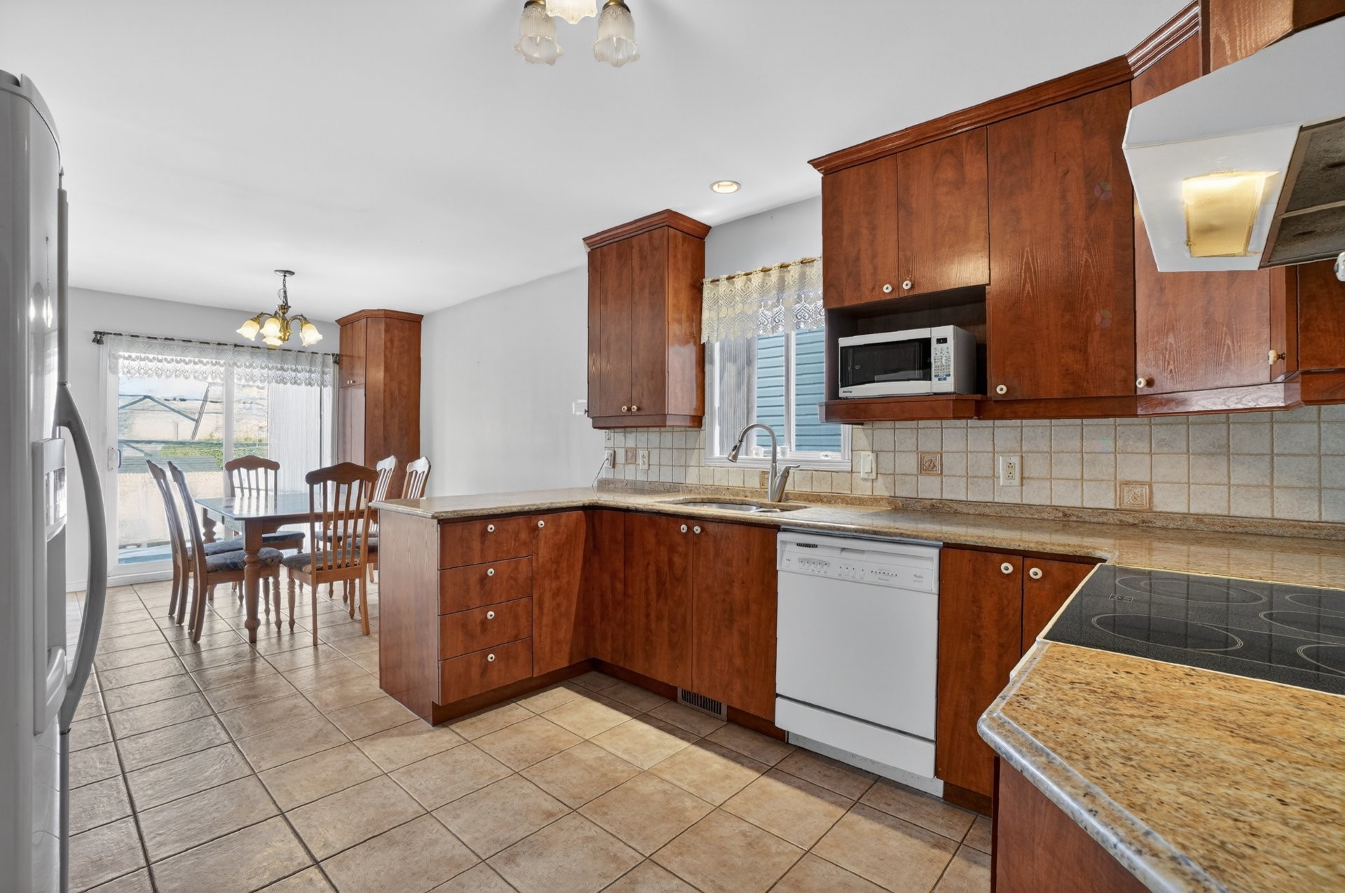 









549


Rue Bisaillon

,
Laval (Sainte-Dorothée),




QC
H7Z3X4

