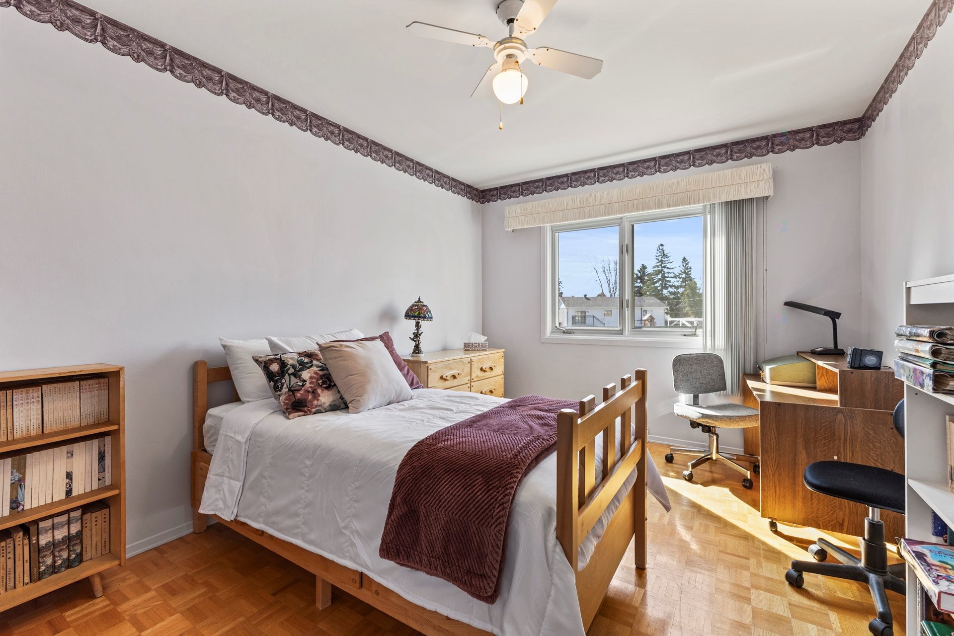 









4076


Rue Kuchiran

,
Montréal (Pierrefonds-Roxboro),




QC
H9H4A9

