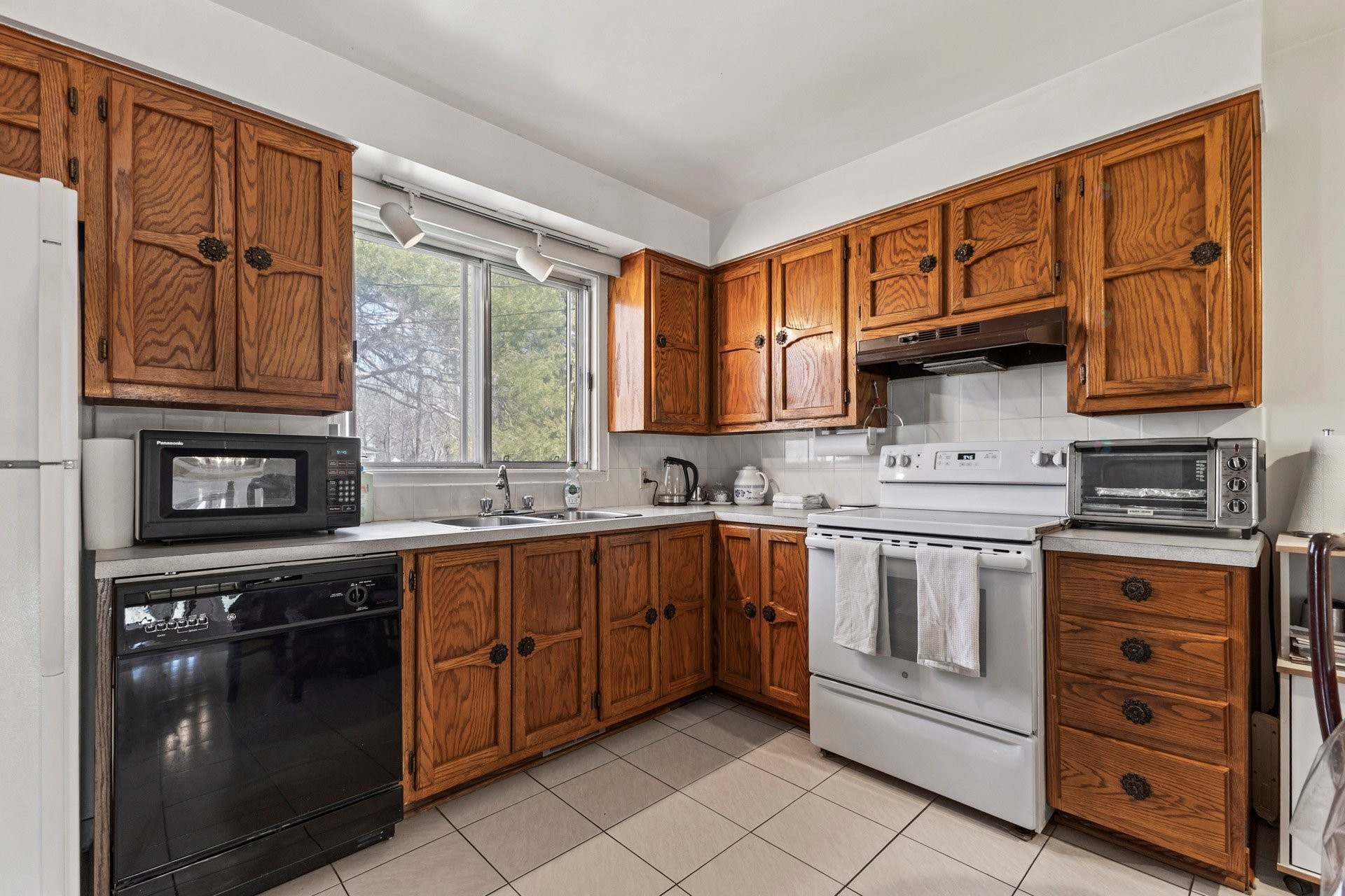 









4076


Rue Kuchiran

,
Montréal (Pierrefonds-Roxboro),




QC
H9H4A9

