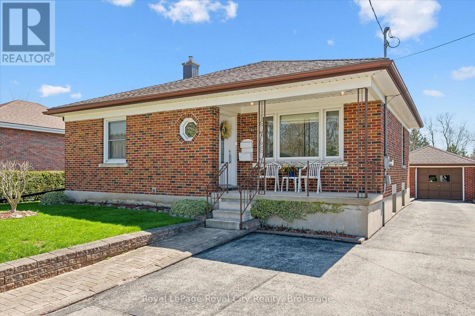 












133 EMMA STREET

,
Guelph (General Hospital),




Ontario
N1E1V2

