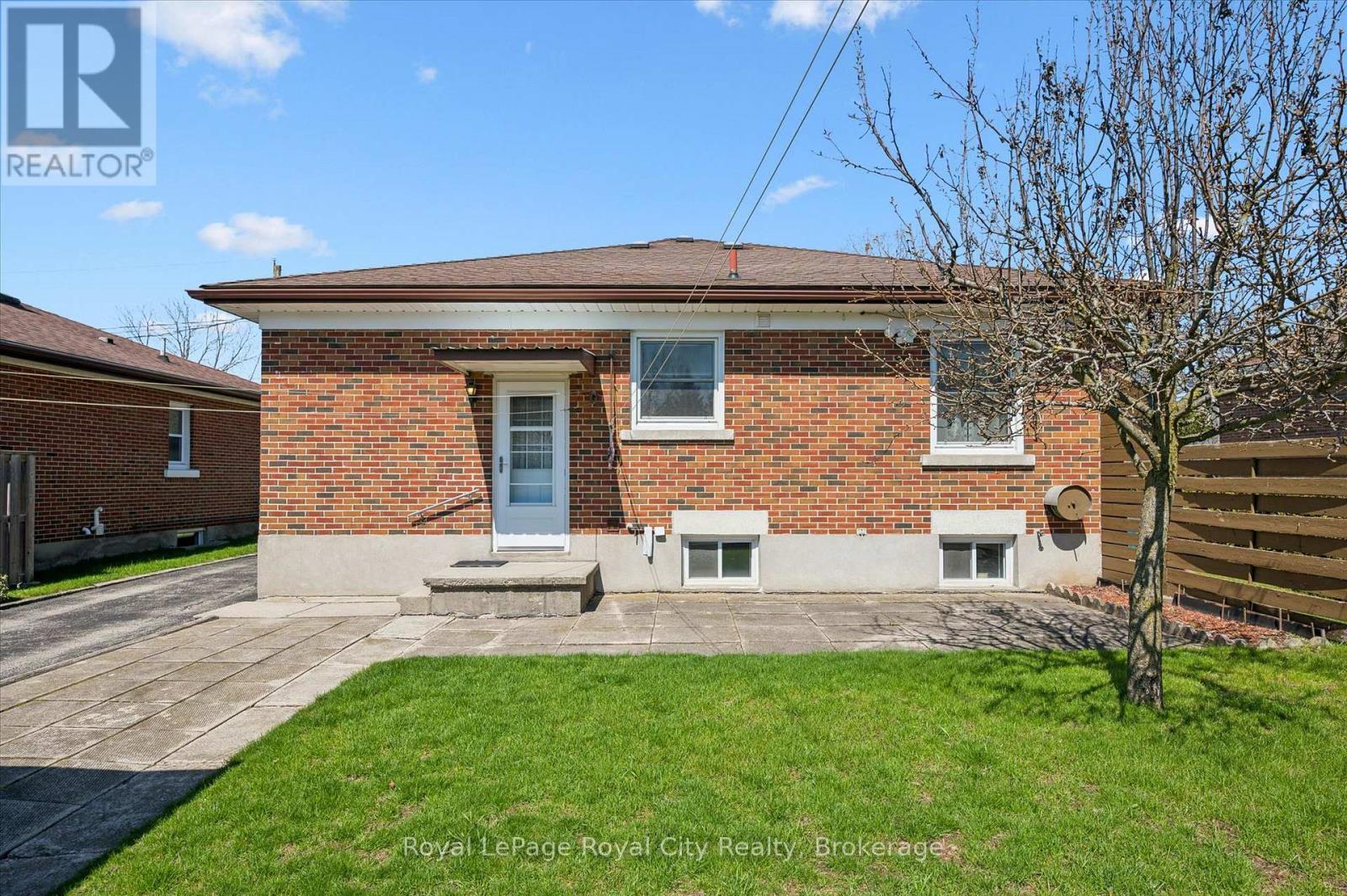 












133 EMMA STREET

,
Guelph (General Hospital),




Ontario
N1E1V2

