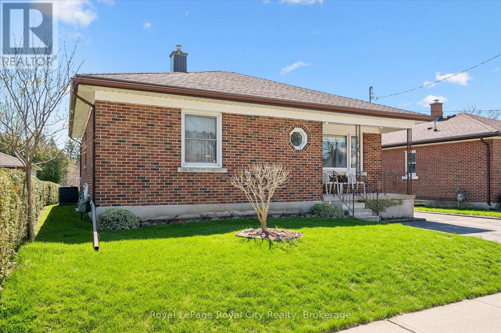 












133 EMMA STREET

,
Guelph (General Hospital),




Ontario
N1E1V2

