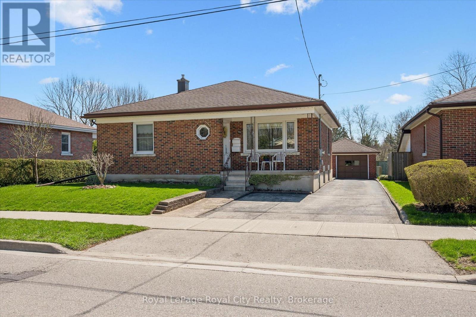 












133 EMMA STREET

,
Guelph (General Hospital),




Ontario
N1E1V2

