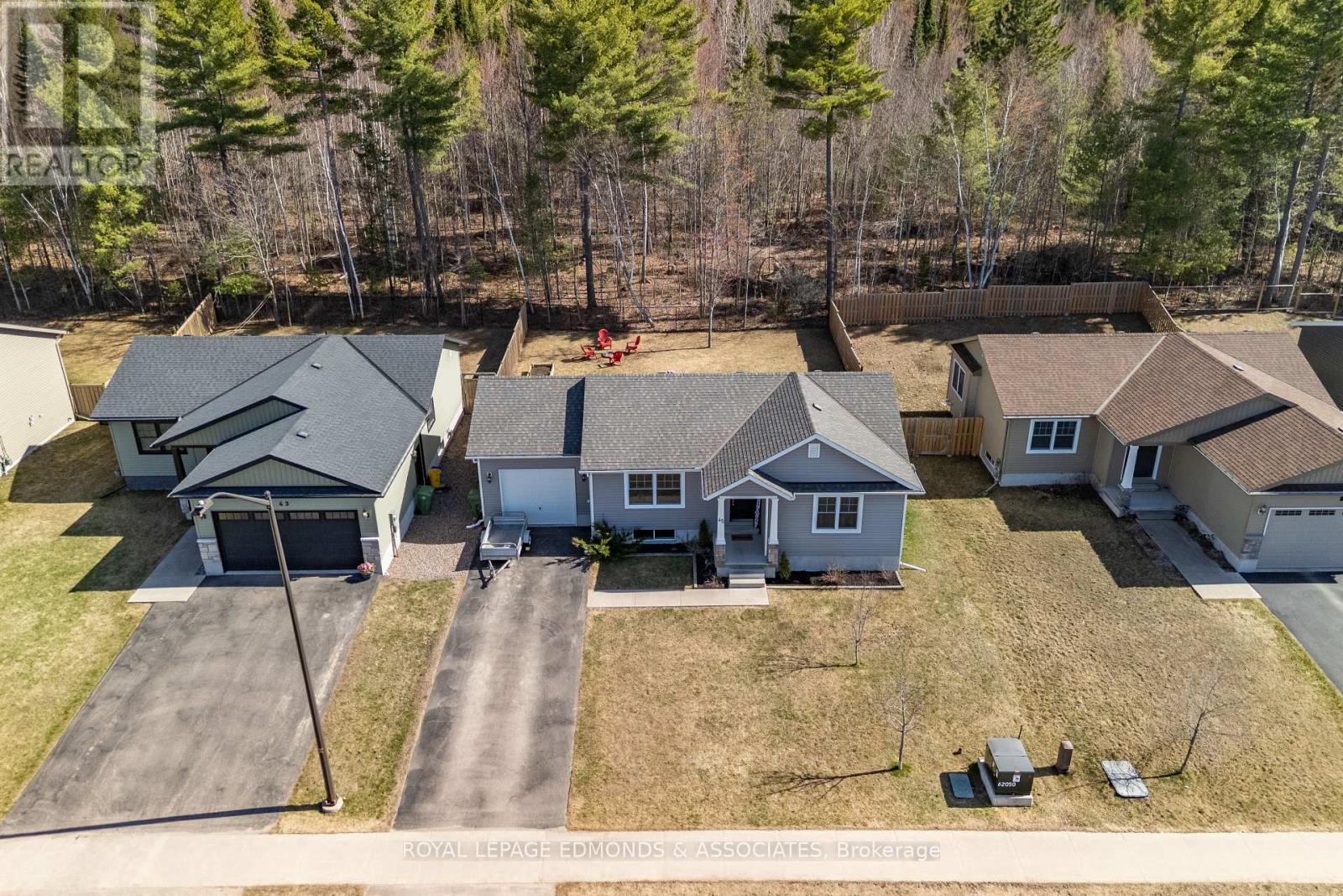 












45 DUSTIN DRIVE

,
Petawawa,




Ontario
K8H0G3

